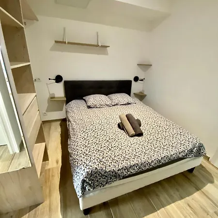 A Deux Pas Du Vieux-port Apartment *